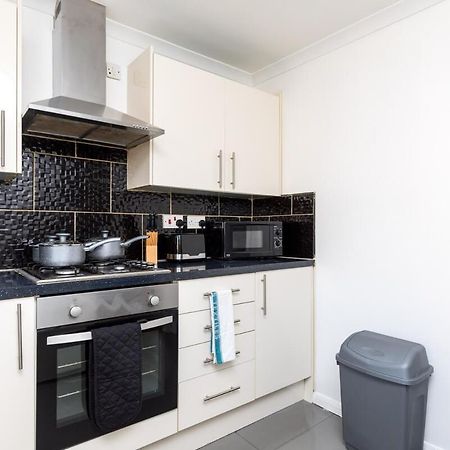 19A The Broadwalk - Cozy 1Br In The Heart Of Crawley Near Gatwick Airport Great For Contractors And Flight Crew Students Villa Kültér fotó