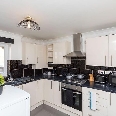 19A The Broadwalk - Cozy 1Br In The Heart Of Crawley Near Gatwick Airport Great For Contractors And Flight Crew Students Villa Kültér fotó