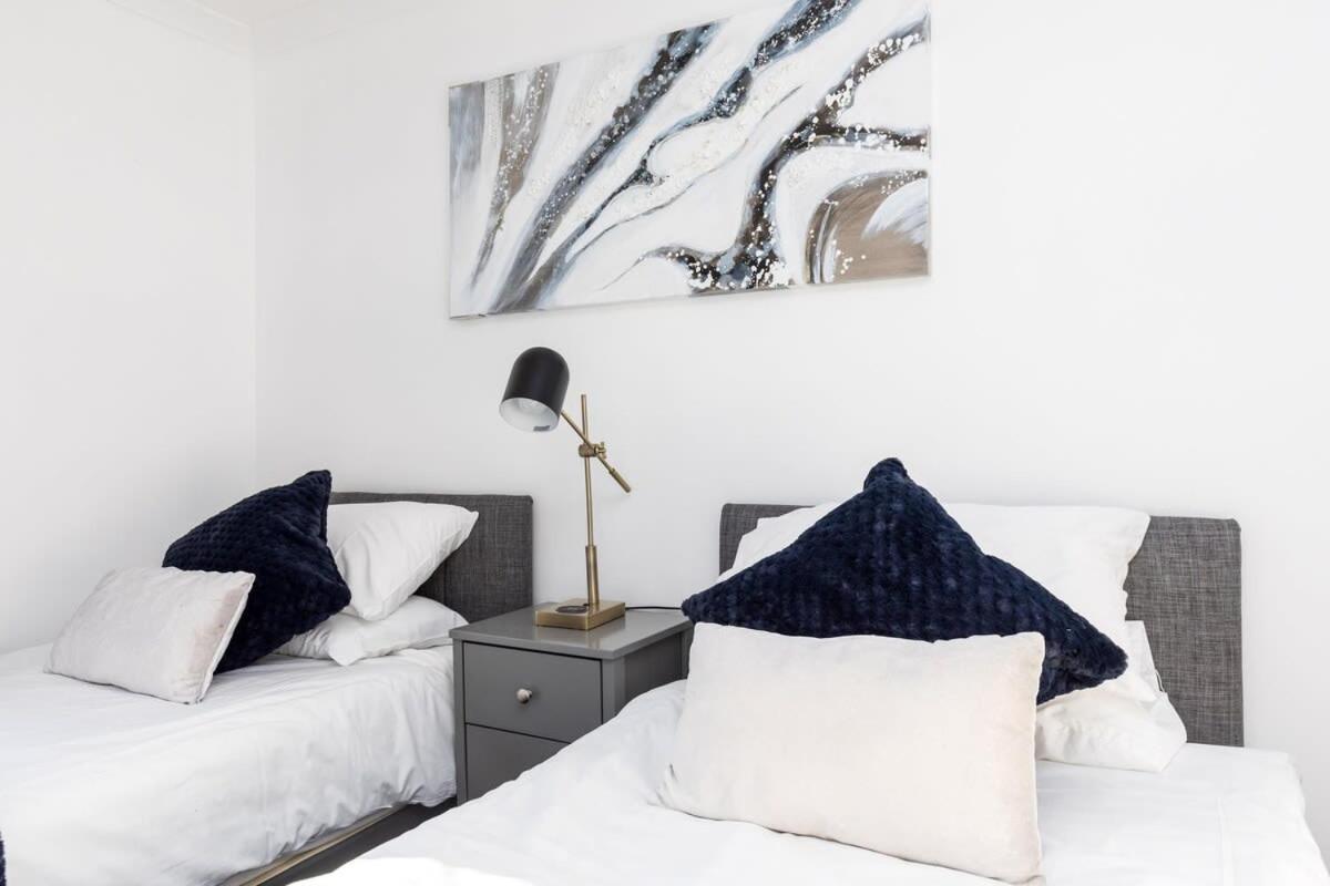 19A The Broadwalk - Cozy 1Br In The Heart Of Crawley Near Gatwick Airport Great For Contractors And Flight Crew Students Villa Kültér fotó