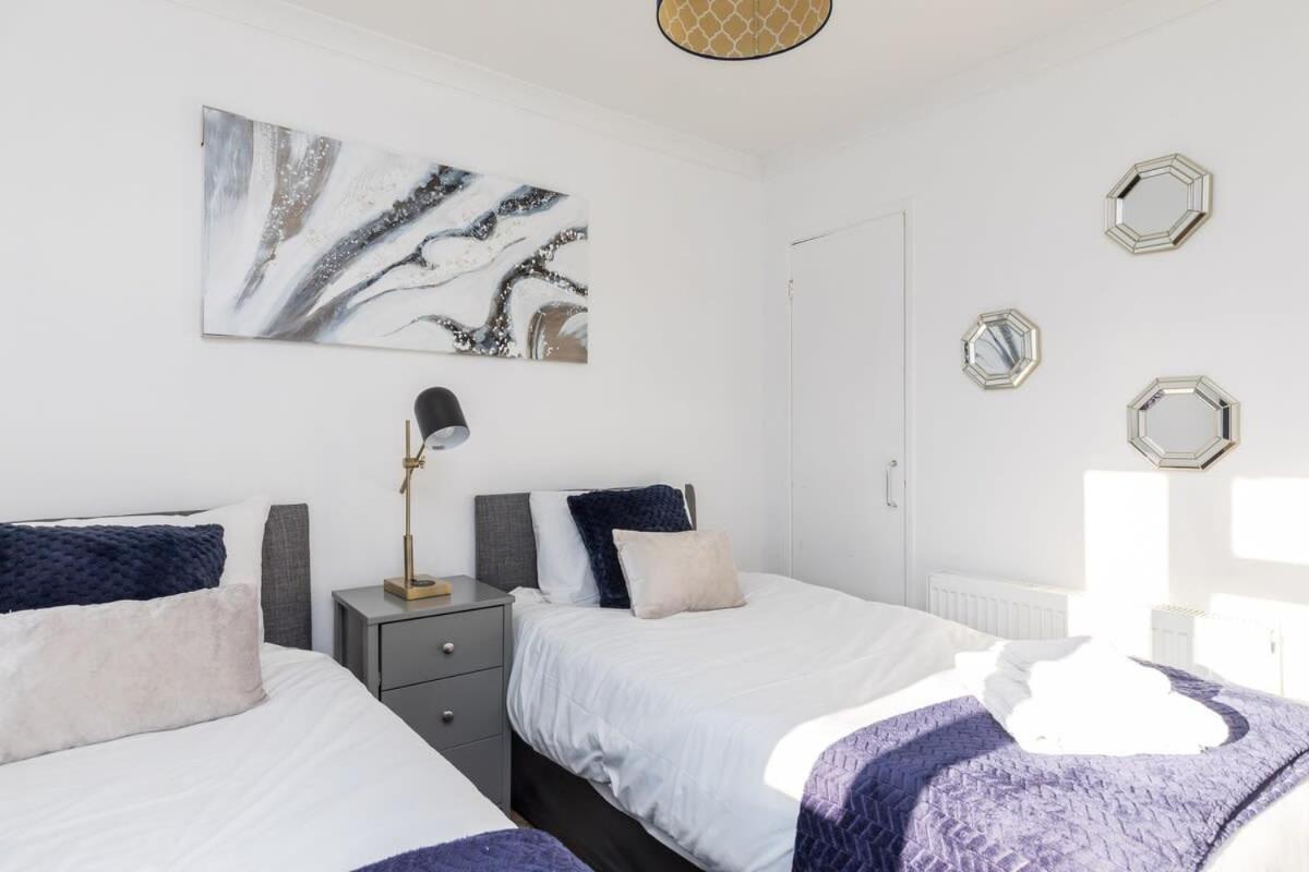 19A The Broadwalk - Cozy 1Br In The Heart Of Crawley Near Gatwick Airport Great For Contractors And Flight Crew Students Villa Kültér fotó