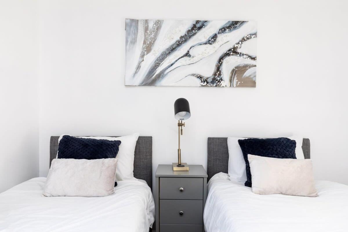 19A The Broadwalk - Cozy 1Br In The Heart Of Crawley Near Gatwick Airport Great For Contractors And Flight Crew Students Villa Kültér fotó