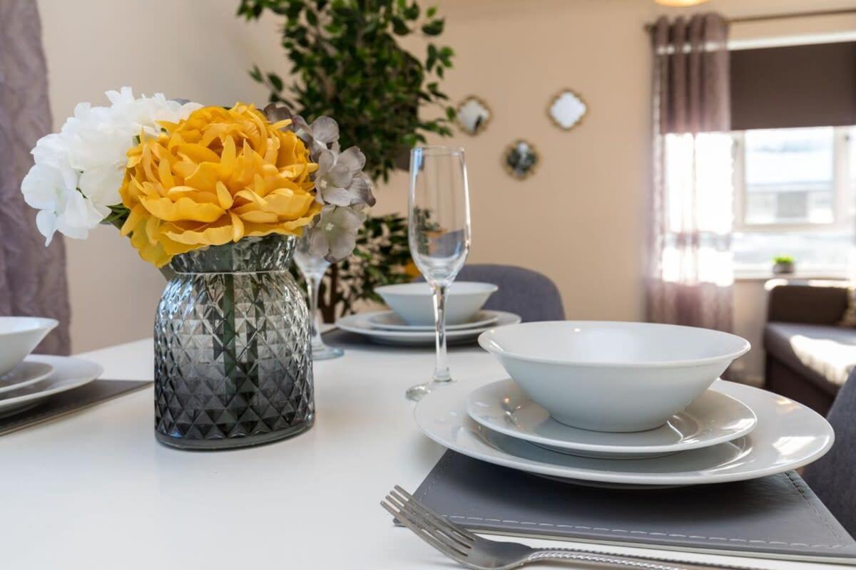 19A The Broadwalk - Cozy 1Br In The Heart Of Crawley Near Gatwick Airport Great For Contractors And Flight Crew Students Villa Kültér fotó